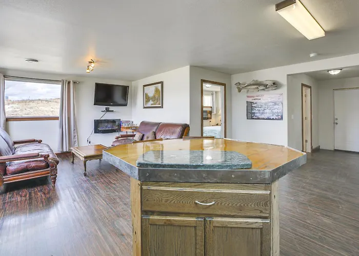 Appartement 2 Mi To Dtwn Buffalo: Mtn-view Retreat W/ Patio! Buffalo