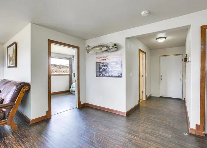 2 Mi To Dtwn Buffalo: Mtn-view Retreat W/ Patio!