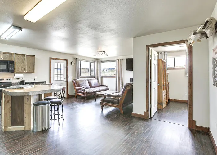 2 Mi To Dtwn Buffalo: Mtn-view Retreat W/ Patio!