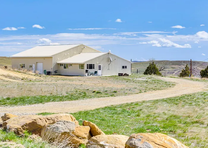 2 Mi To Dtwn Buffalo: Mtn-view Retreat W/ Patio! Buffalo