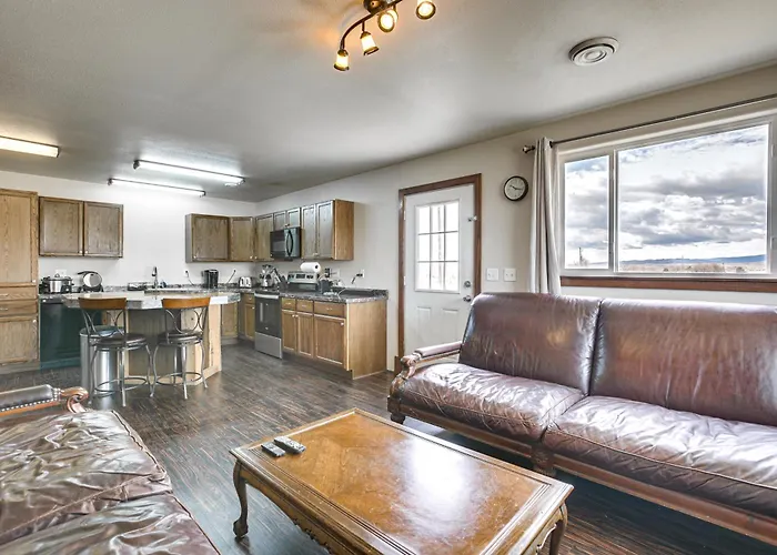 2 Mi To Dtwn Buffalo: Mtn-view Retreat W/ Patio! * Buffalo